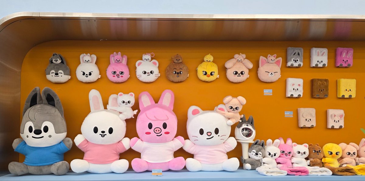 LeeKnowBrasil's tweet image. ↱#PIC 🐰 24.04.26↲ Mais fotinhas do Leebit na nova loja pop-up do Stray Kids em Seoul!🥰

#스트레이키즈 #리노 #LEEKNOW #StrayKids @Stray_Kids 👻

Cr. Skzinfoesp &amp;amp; gyoja_stay