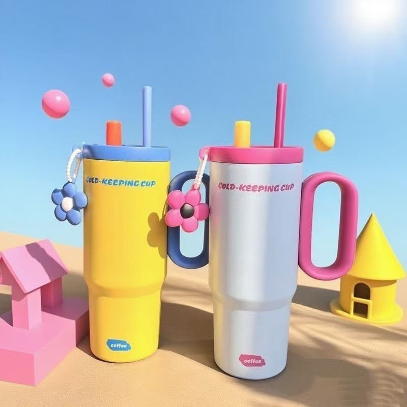 dwaryni's tweet photo. niatnya cuma cari tumbler biasa
eh malah nemu yang segemes ini 🥹🌸

handle gede, ada charm bunga
warnanya juga lucu banget buat daily

aku share linknya di sini ya kalo ada yang kepo

https://t.co/1o08LmHc2v https://t.co/RaTsc6CcMz