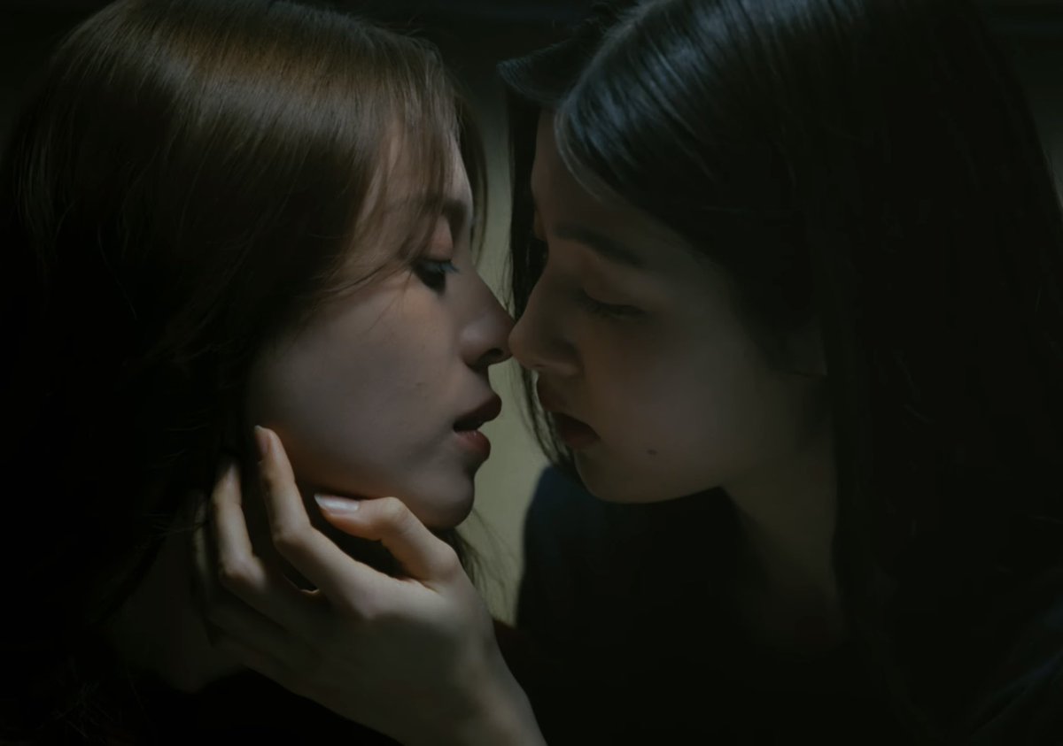 NightBeforeMoon tweet media