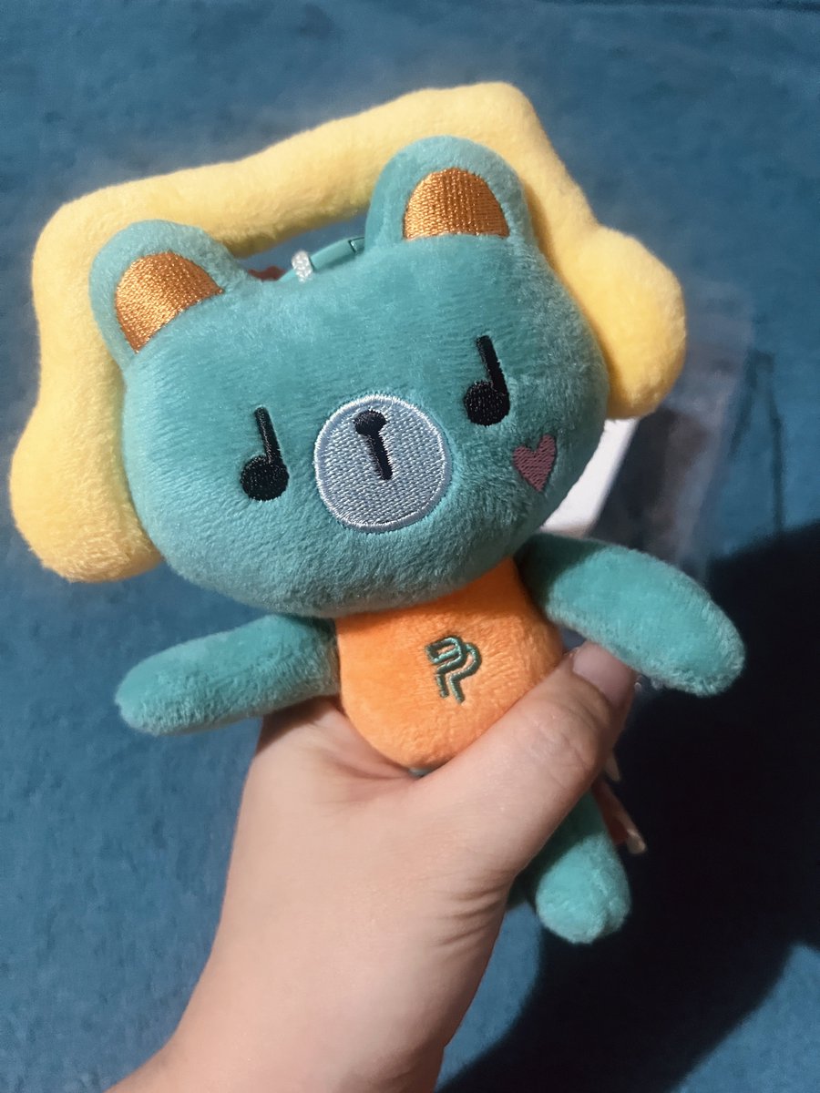 paprikyu's tweet photo. still my birthday week so happy this arrived today. my first ever permpoon doll is here 😍🩵🧡 

thank you so much for the pasabuy @srisangg 🥹 hope to see you soon! https://t.co/JdT0RDerjA