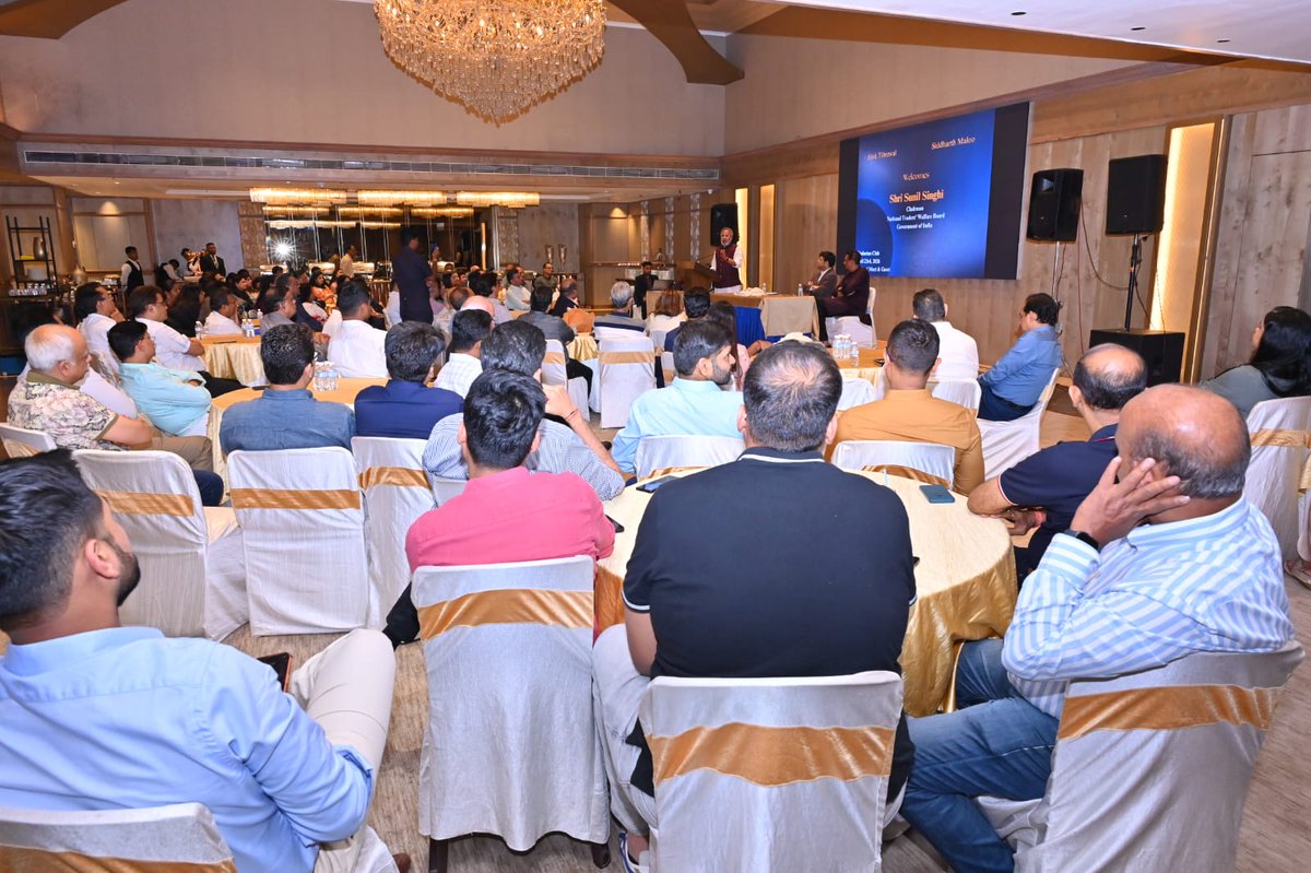 कोलकाता (पश्चिम बंगाल) में आयोजित ‘Meet &amp; Greet with Traders’ कार्यक्रम में श्री आलोक टिबरेवाल जी एवं श्री सिद्धार्थ मलू सहित प्रदेश के प्रतिष्ठित उद्योगपतियों एवं व्यापारी प्रतिनिधियों के साथ सहभागिता की।

माननीय प्रधानमंत्री श्री <a href="/narendramodi/">Narendra Modi</a> जी के नेतृत्व में सशक्त लोकतंत्र