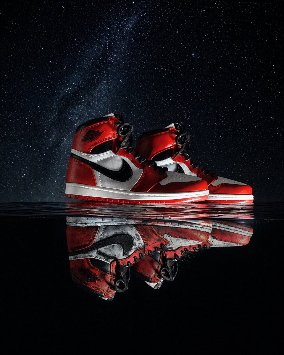 waiemuDQX's tweet image. #みんなのサイドアングル見せてくれ
#荒唐模型
#NIKE

AIR JORDANのプラモです。
上は筆塗り
下は化粧ブラシトントン塗り