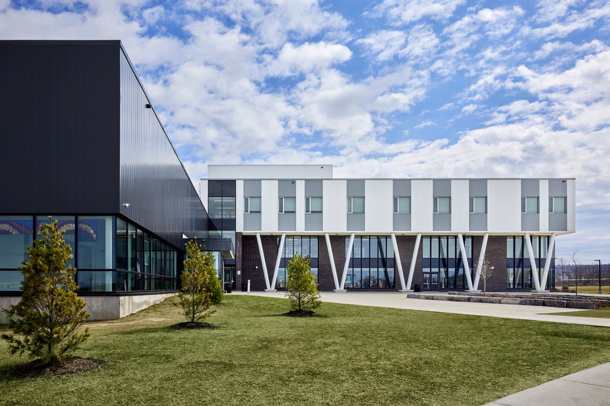 The students aren't the only ones learning at West Niagara Secondary School: this new build creates amazing opportunities for learning and discovery using innovative steel design . Find out how in this month's article: steeldesignmag.com/2026/04/be-tru…