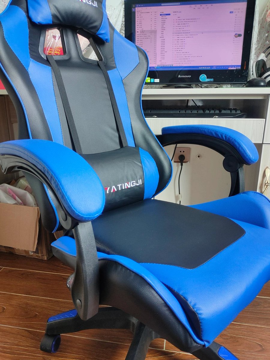 mayte_martinezh's tweet image. "Woke up, logged in, slayed a goblin, forgot to eat breakfast. Oops.  #GamerLife #DailyGrind"