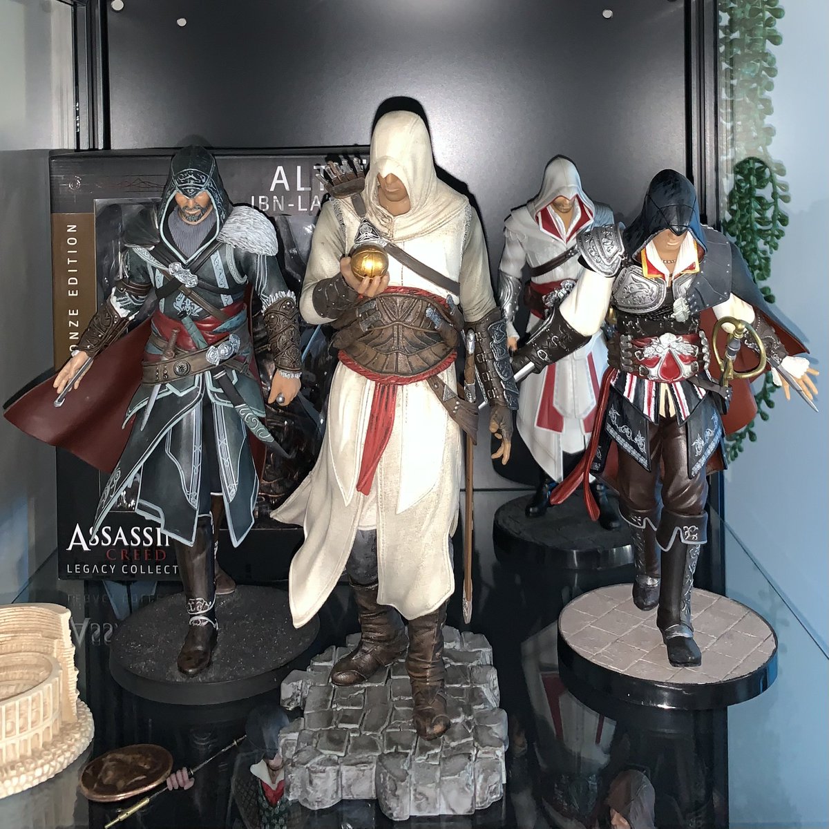 Dusk_JX's tweet photo. Unfortunately, I wasn’t able to pre-order the Collector’s Edition of Assassin’s Creed Black Flag Resynced, which is a shame. I was looking forward to having another statue to add to my collection! https://t.co/XccIrCy9Tr