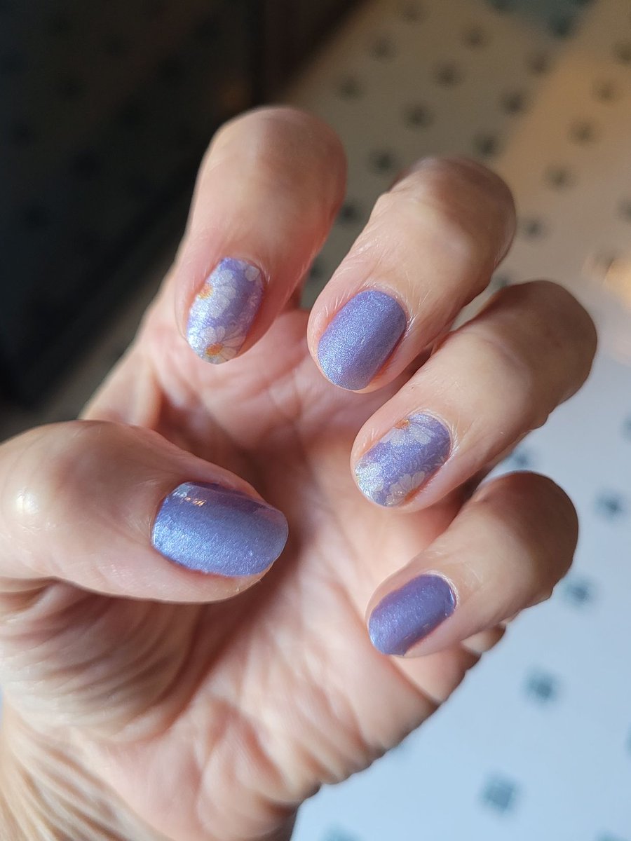 lilyfoxbeauty's tweet image. Nice glitter design
“Loved this very glittery simple daisy design.” - Connie

Wraps = Whoopsie Daisy!

Get yours here: lilyandfox.com/products/whoop…

#lilyandfoxnails #NailWraps #NailArt #NailWrapsDesigns #NailWrapAddict #NailWrapsOfTheDay #NailWrapGoals #DIYNails #NailWrapLover #nails