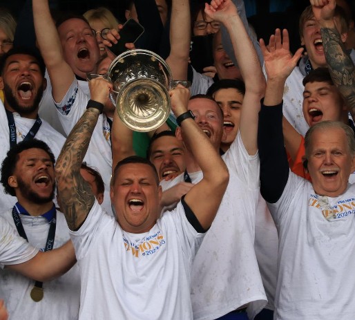 RossendaleWhit1's tweet image. Come on you Shakers! 👊🏻
Only 100 more minutes of the best version you puts you alongside legends. You've got it, just do it ⬜🟦
#BuryFC #partofit #141years