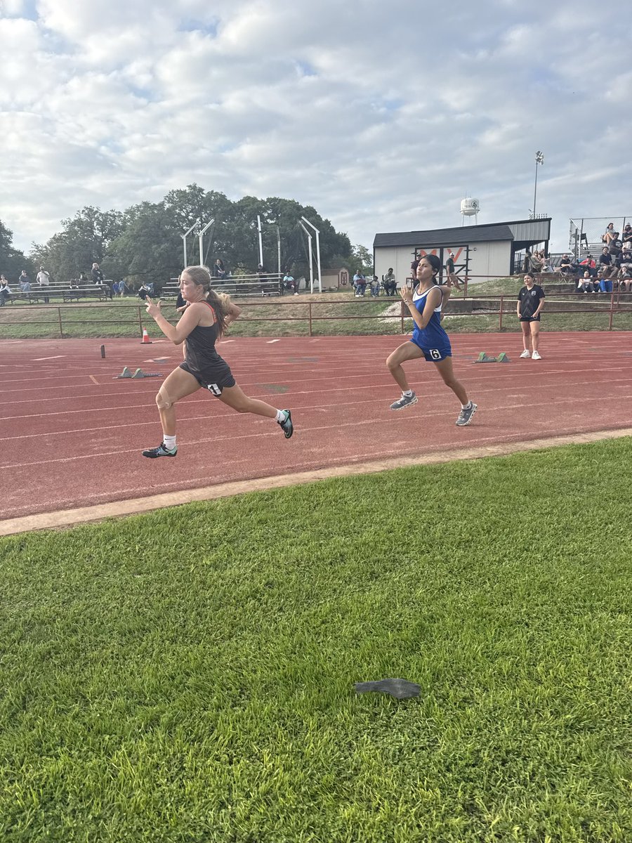 HPMSKim's tweet photo. Watch them go!  HPMS 7th grade girls soared at the district track qualifiers Thursday!  Way to go, girls!  So proud 💙💙💙 https://t.co/zekO6LsdCp
