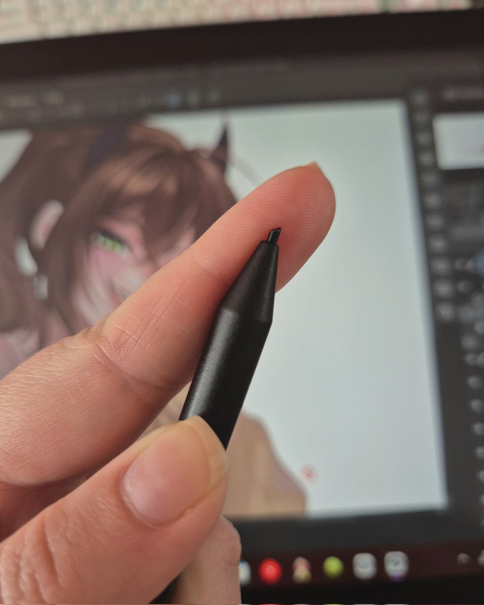 shegumin's tweet photo. I’ve only been drawing on the new tablet for a month and I’ve already worn down 2 pen nibs, lol how is that even possible? 😅 

I seriously need a запас of replacement nibs 🤧🤧 https://t.co/wOPKeImmVV
