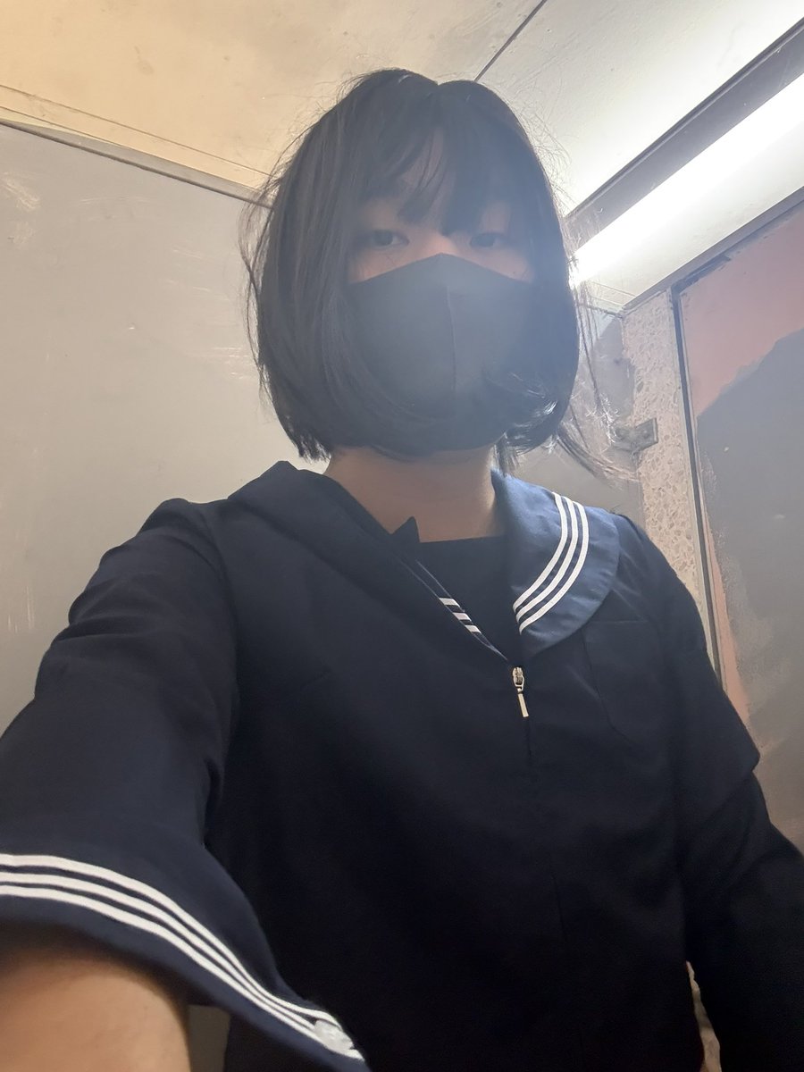 ハッテン公園来たけど
スケボーしてるお兄さん達いて外出れない