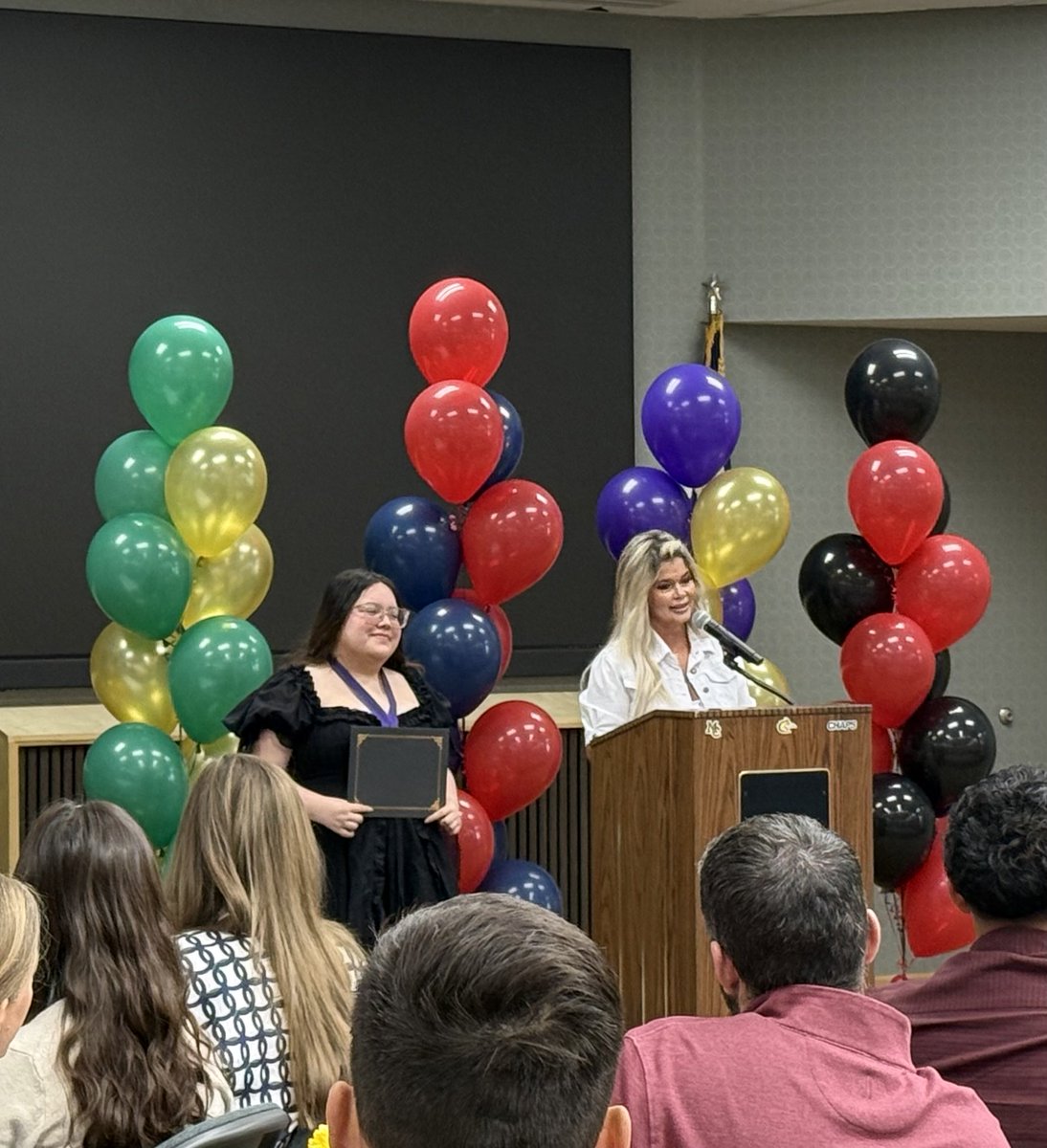 DrSDHoward's tweet image. Congratulations to our top seniors in the #Classof2026! Thank you to the Midland Education Foundation for recognizing our Shining Stars and providing them with scholarships as they continue their education.