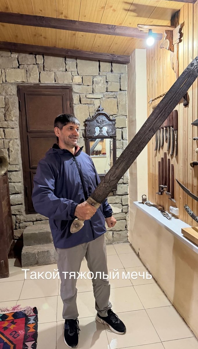Sausruqo's tweet photo. The #Circassian & #NorthCaucasian daggers can be so gigantic, they can be larger and longer than a two-handed heavy sword, although the dagger is maintained weightless.
#CircassianDagger π‘βοΈπ‘
#ΠΠ΄ΡΠ³Ρ πβοΈ https://t.co/1SIK02tY1s