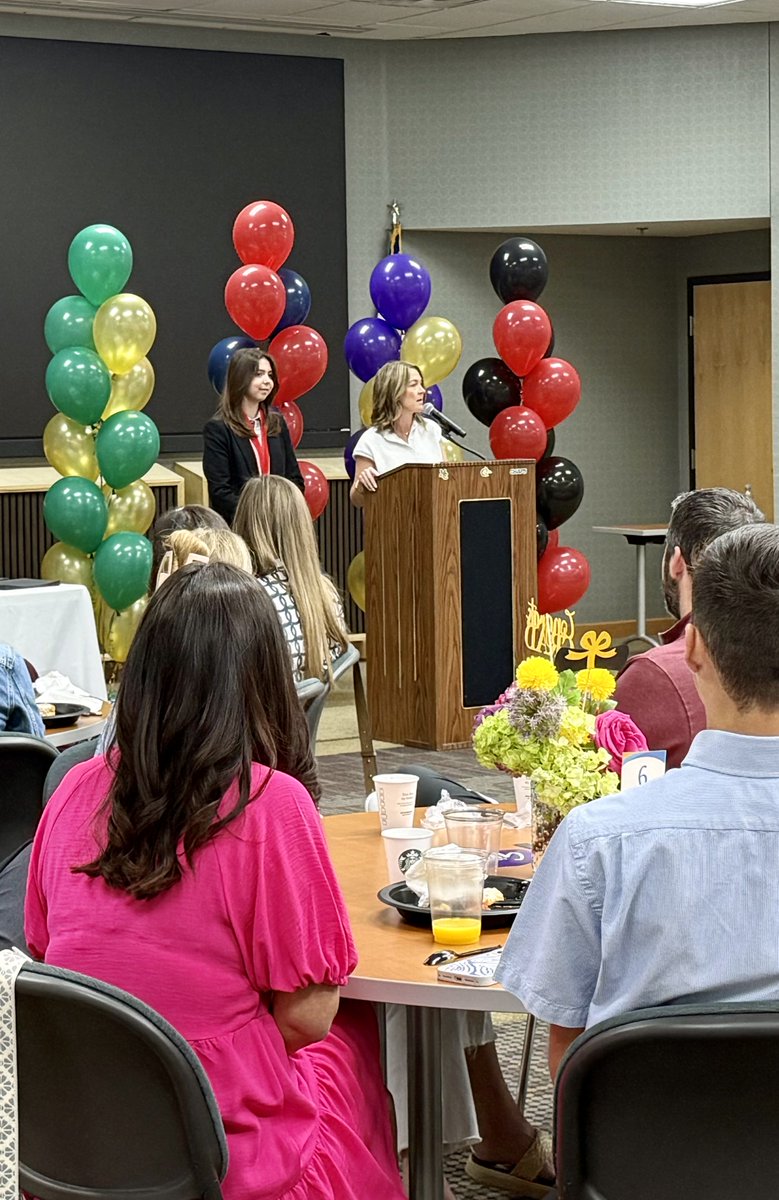 DrSDHoward's tweet image. Congratulations to our top seniors in the #Classof2026! Thank you to the Midland Education Foundation for recognizing our Shining Stars and providing them with scholarships as they continue their education.