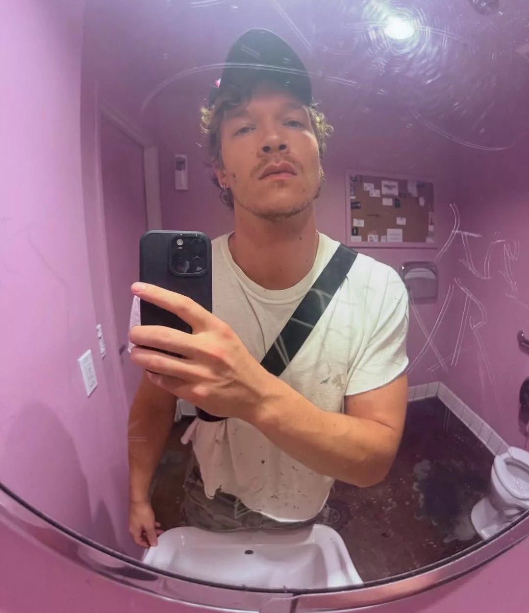 Connor Storrie As Cake tweet media