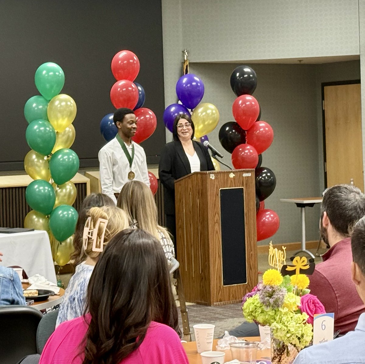 DrSDHoward's tweet image. Congratulations to our top seniors in the #Classof2026! Thank you to the Midland Education Foundation for recognizing our Shining Stars and providing them with scholarships as they continue their education.