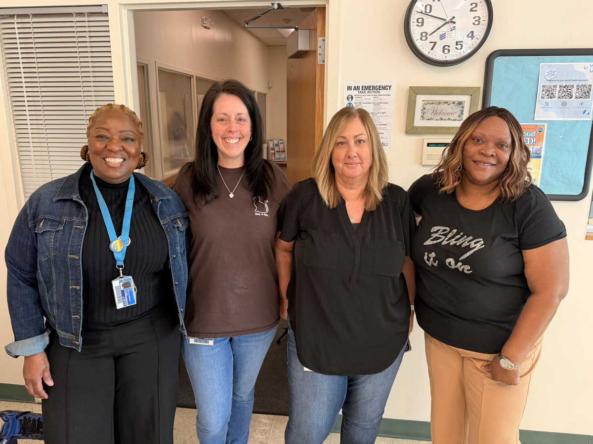 BCPSCrossroadCS's tweet photo. This week we celebrated our amazing Administrative Professionals! Their behind the scenes work keeps everything running and supports our entire school community. We appreciate you today and every day! 💙 @Fschrader1 https://t.co/qqqoz04GOc