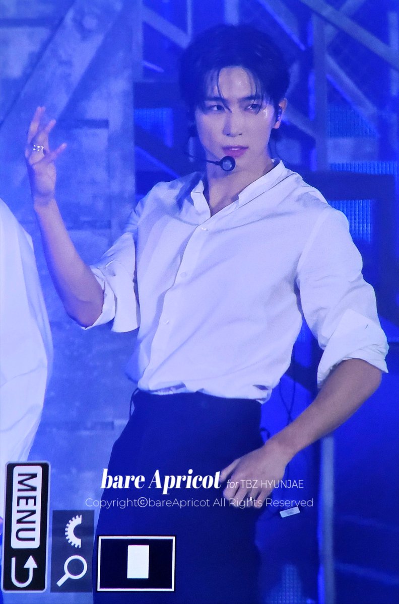 𝒃𝒂𝒓𝒆 𝑨𝒑𝒓𝒊𝒄𝒐𝒕 tweet media