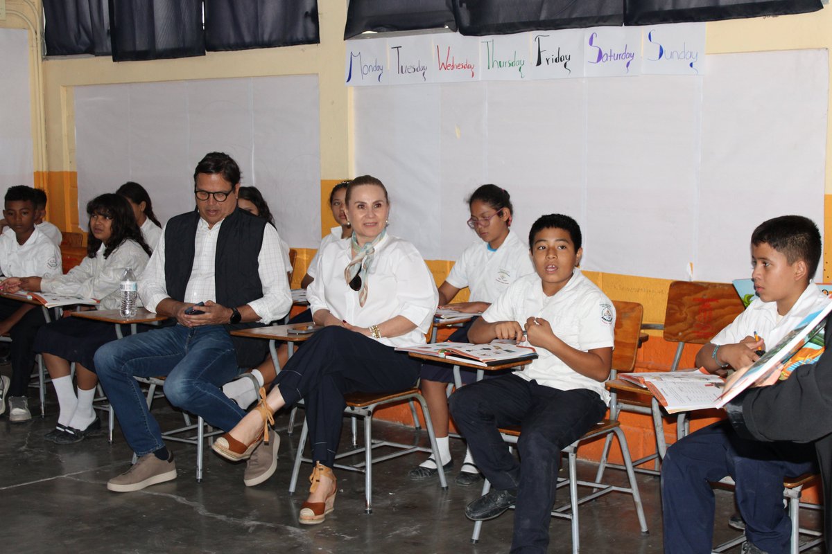 CORPAZTECA's tweet photo. El pasado 21/04/2026 Una comisión de la Alcaldía del Distrito Central visitó Comayagua para conocer los Programas Educativos. Observaron el uso de aulas interactivas en inglés y matemáticas con "Nepo"
#Educación #Innovación #Honduras #corporacionazteca https://t.co/eTpULk5sUa
