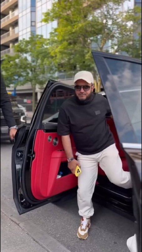 يجلس مشاري العفاسي على سيارات فارهه ولا يشعر بالالم الذي يشعر به اهل غزة واجب علينا مواجهه المنافقين