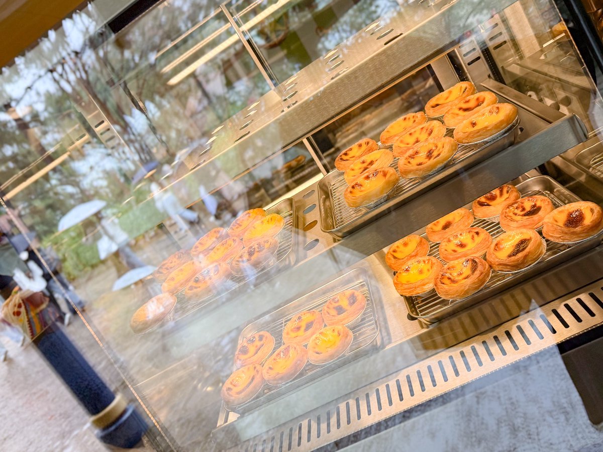 上海ディズニー目的の一つエッグタルト🥧二日間食べれたけど既に食べたい… 
これ以上美味しいエッグタルトはないよ。マジ美味い。もう美味しすぎて笑うぐらい好き。ほんとすき。パイ生地うますぎるしもうほんと美味いしか出ないくらい美味い