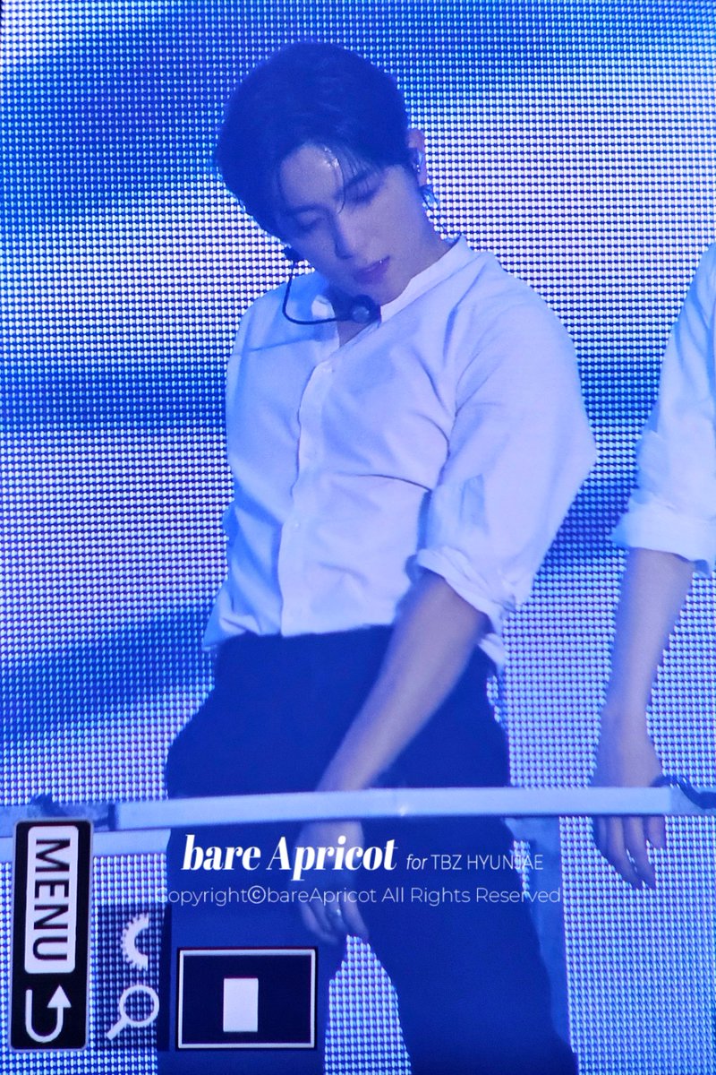 𝒃𝒂𝒓𝒆 𝑨𝒑𝒓𝒊𝒄𝒐𝒕 tweet media