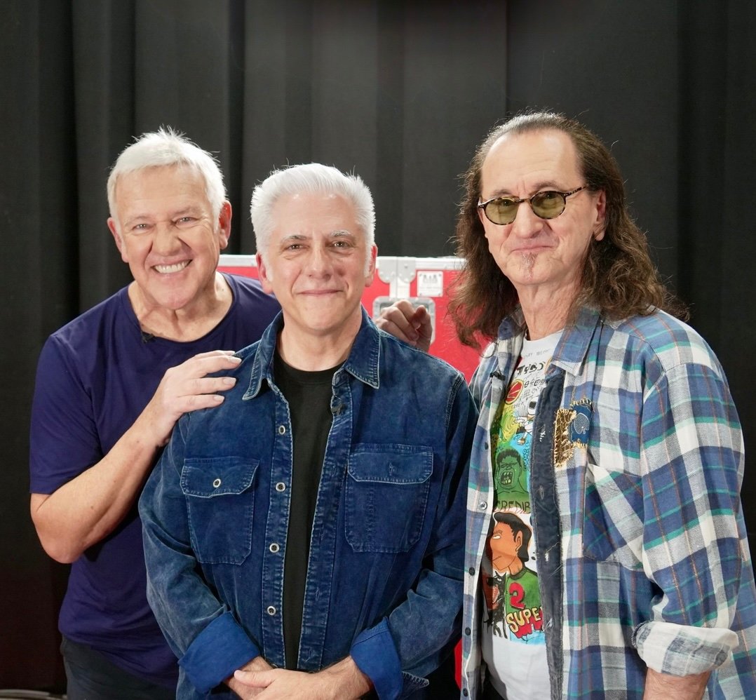 rushisaband's tweet photo. Friday @Rush updates! Rush adds 2nd Chile date to "Fifty Something" tour, Rush to appear on @RickBeato, new interview with Rush lighting director Howard Ungerleider, @EnvyOfNone_'s @maiahwynne's upcoming solo album to feature Alex Lifeson, and more ...  https://t.co/0pkGqypzsK https://t.co/yrtc5pL3Un