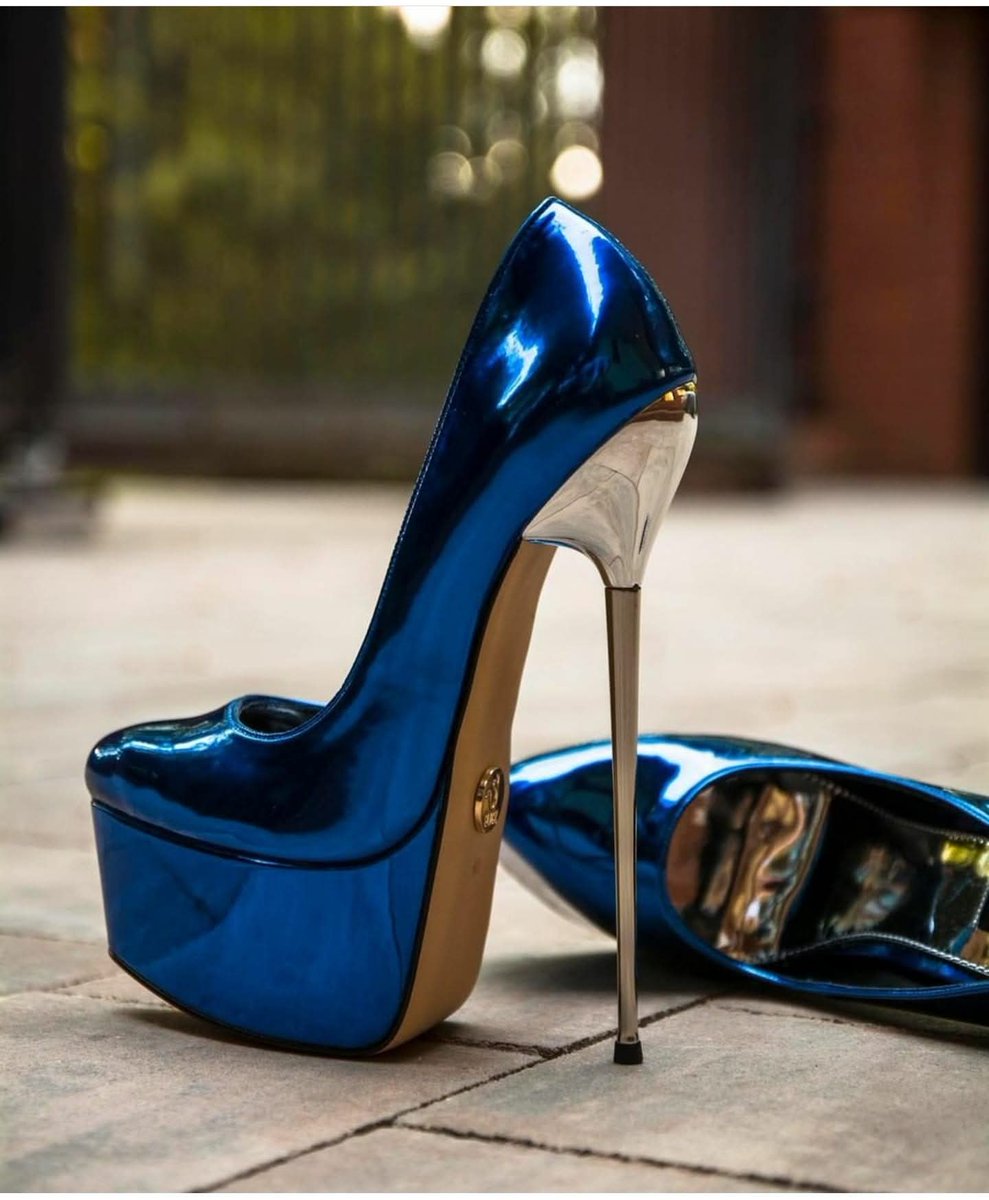 Heel Fan - High Heel Wonder Boobs and Legs (@zocker76875479) on Twitter photo 