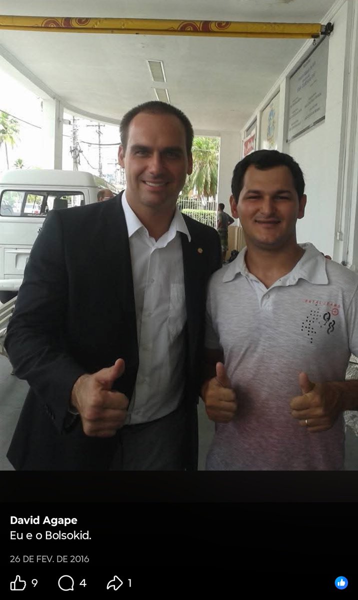 Olha quem eu encontrei aqui em Miami. O <a href="/BolsonaroSP/">Eduardo Bolsonaro🇧🇷</a>. Repetimos a foto de 10 anos atrás. 👍