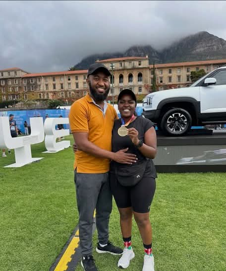 5 People tweet media