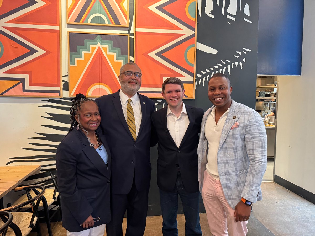 SherylCole1's tweet photo. Yesterday morning, I was honored to be one of the hosts for the Austin-Area Black Community Leaders Meeting with @jamestalarico, our next U.S. Senator! https://t.co/o315I5us1N