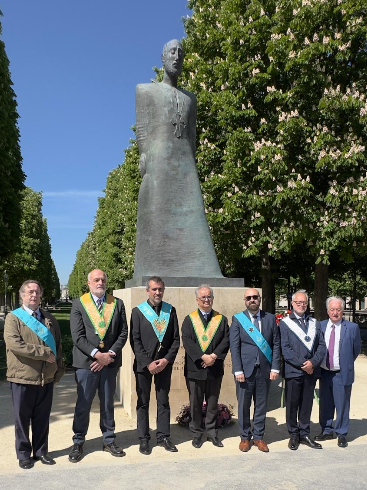 GODFOfficiel's tweet photo. En ce vendredi 24 avril 2026, au Mémorial du Génocide arménien, au pied de la statue de Komitas, une délégation du Conseil de l’Ordre du @GODFOfficiel, entourée de nombreux frères, sœurs et amis, s’est recueillie à l’occasion du 111ᵉ anniversaire du génocide arménien. https://t.co/fq0oHsDuV4