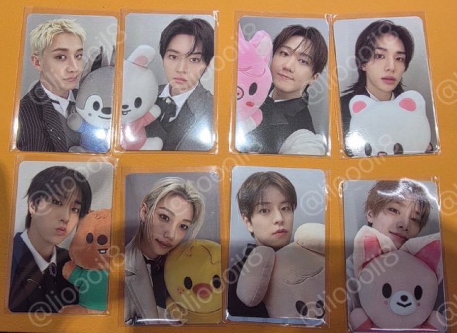 LeeKnowBrasil's tweet image. ↱#PIC 🐰 24.04.26↲ Novos photocards do Stray Kids com as pelúcias dos seus respectivos SKZOOs.🥰

#스트레이키즈 #리노 #LEEKNOW #StrayKids @Stray_Kids 👻

Cr. lioooil8