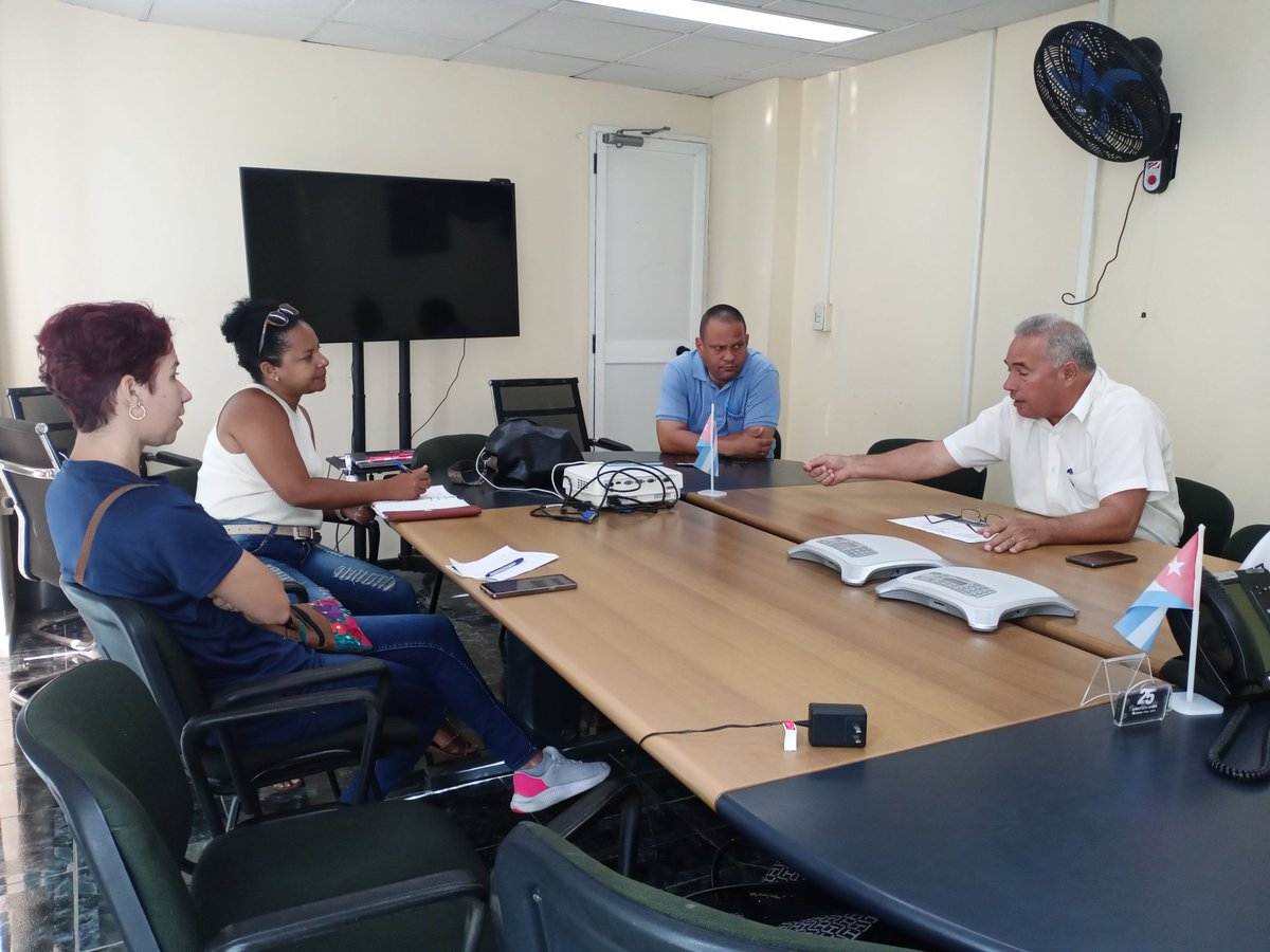 <a href="/EtecsaMatanzas/">Comunicador ETECSA Matanzas</a> intercambia con la periodista Jéssica Acevedo del <a href="/PeriodicoGiron/">Periódico Girón</a> , sobre las acciones y programas que se realizan en función de la mejora del servicio de telecomunicaciones.
#EtecsaConCuba 
#MatancerosEnVictoria