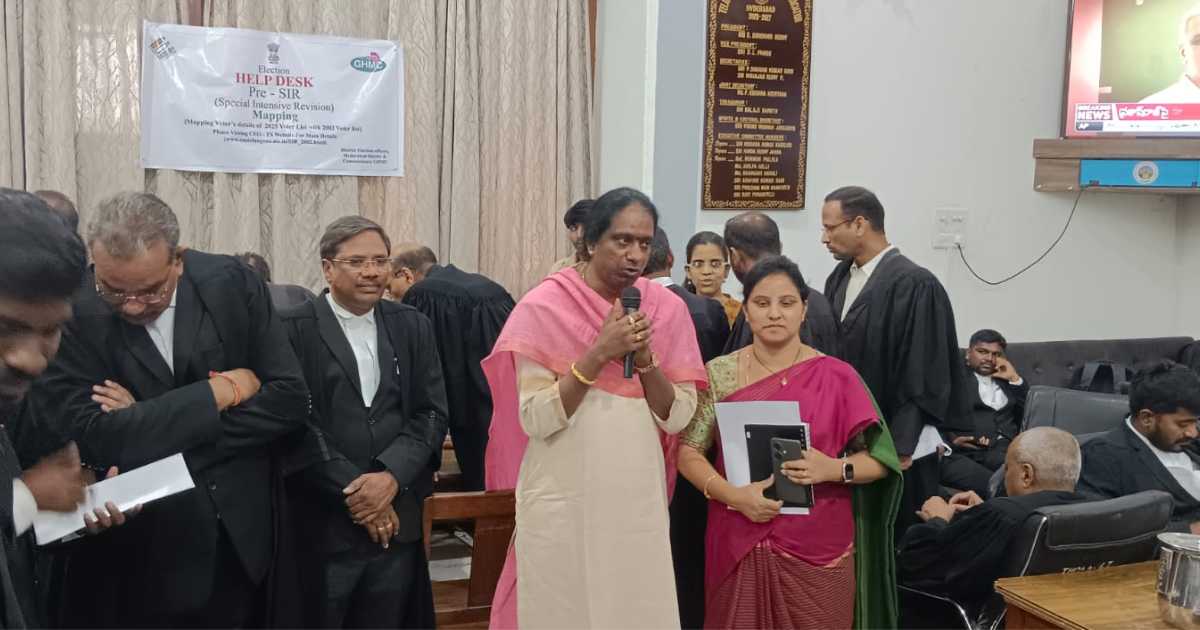 newsagehyd's tweet image. Officials launched an SIR help desk at Telangana High Court to support voter mapping and improve access to electoral services, with plans to expand across GHMC areas.

#SIRHelpDesk #Telangana #Elections

newsage.in/sir-help-desk-…