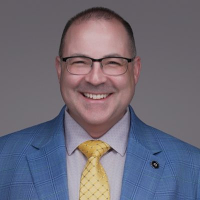 ppdjs725's tweet photo. #NewProfilePic thanks to @peteszpakowski at 2mm Headshots and Event Photography.  He and his team make the session fun and engaging.  You and your team will not regret them. https://t.co/aIqjA7hDU1