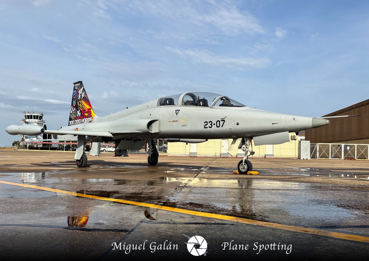 OzpSvlSpott's tweet image. 300.000 horas de servicio y entrega, muchas gracias al @EjercitoAire y al Ala23 de Badajoz por esta magnífica oportunidad. SF-5M Ala 23 del Ejército del Aire, 23-07 (AE9.14), Base Aérea de Talavera la Real (Badajoz). LEBZ 23-4-2016 #avgeek #planespotting #aviationlovers #300kf5