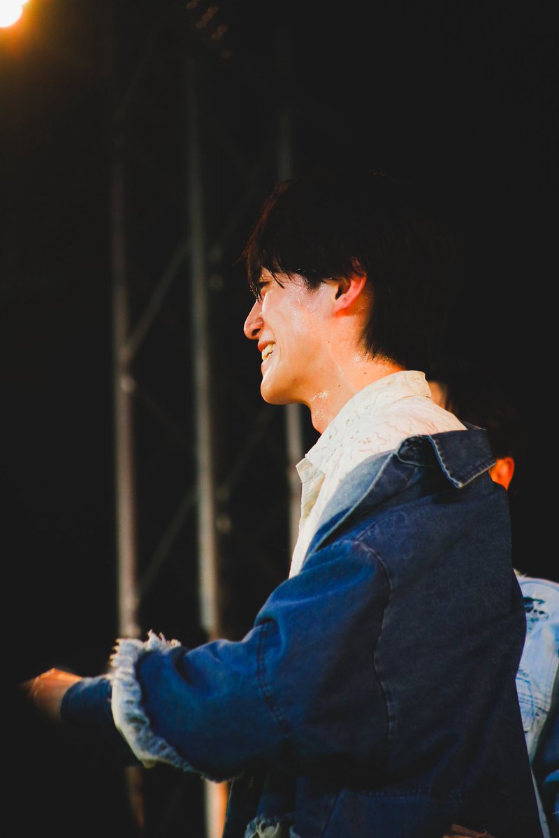 ON FLEEK official tweet media