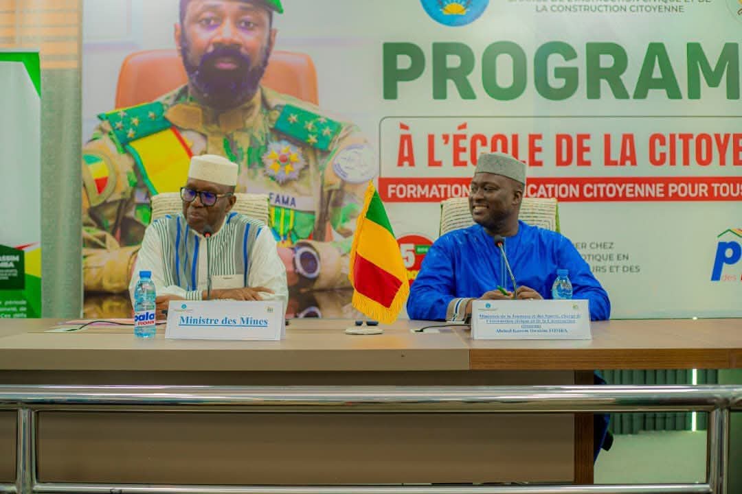 AidonsM's tweet image. @fomba3 pourquoi ces sessions avec les membres du @GouvernementM ne sont pas sur #Facebooklive @ORTMali ? Ou bien les autres 16 millions 2 jeunes Maliens ne sont pas des citoyens?