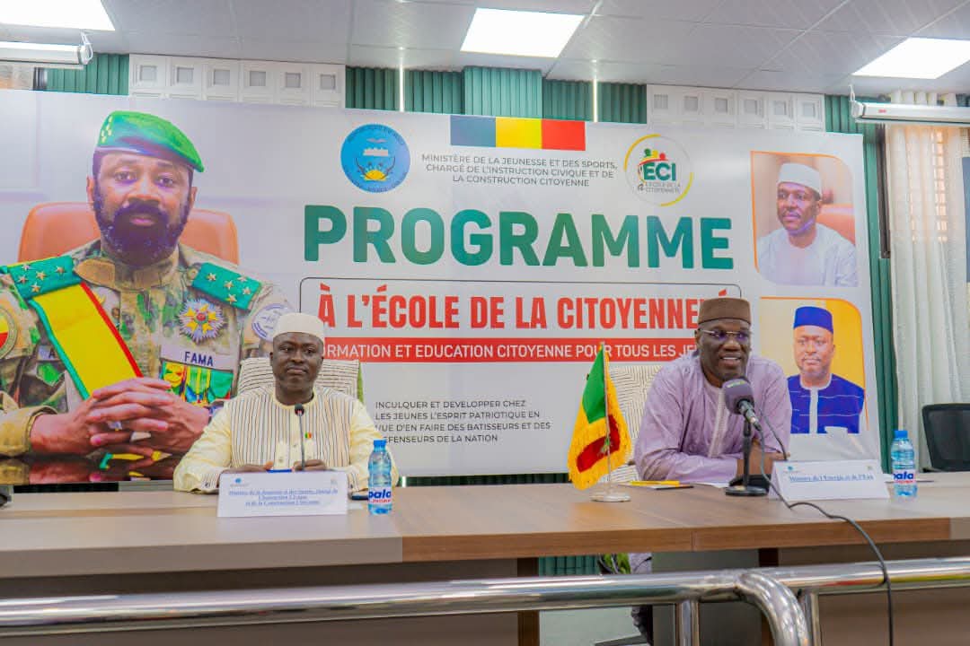 AidonsM's tweet image. @fomba3 pourquoi ces sessions avec les membres du @GouvernementM ne sont pas sur #Facebooklive @ORTMali ? Ou bien les autres 16 millions 2 jeunes Maliens ne sont pas des citoyens?