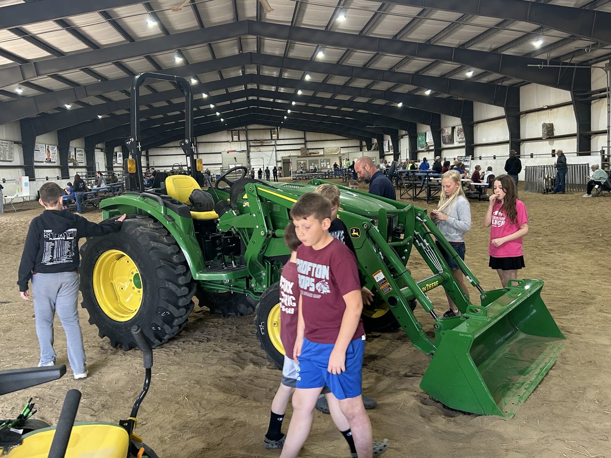 🚜💚 Future farmers in the making!

Had a great time with Bloomfield-area 3rd &amp; 4th graders at the Ag Literacy Festival—hands-on with equipment, learning how it works, and why safety matters 👏

Shoutout to Shonn Endres for a great safety demo!

#FarmSafety #FutureFarmers