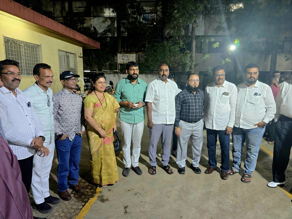 RohanGaikwadMAH's tweet photo. 📍कोंढवा खुर्द, एनआयबीएम ( NIBM ) परिसर येथील कुबेरा कॉलनी सोसायटीच्या वतीने आयोजित ईद मिलन कार्यक्रम अत्यंत उत्साहात आणि आनंदी वातावरणात पार पडला.
या प्रसंगी उपस्थित सर्व नागरिकांना ईदच्या हार्दिक शुभेच्छा दिल्या.
#EidMilan #KondhwaKhurd #NIBM #pune #EidGreetings https://t.co/vw727VadIQ
