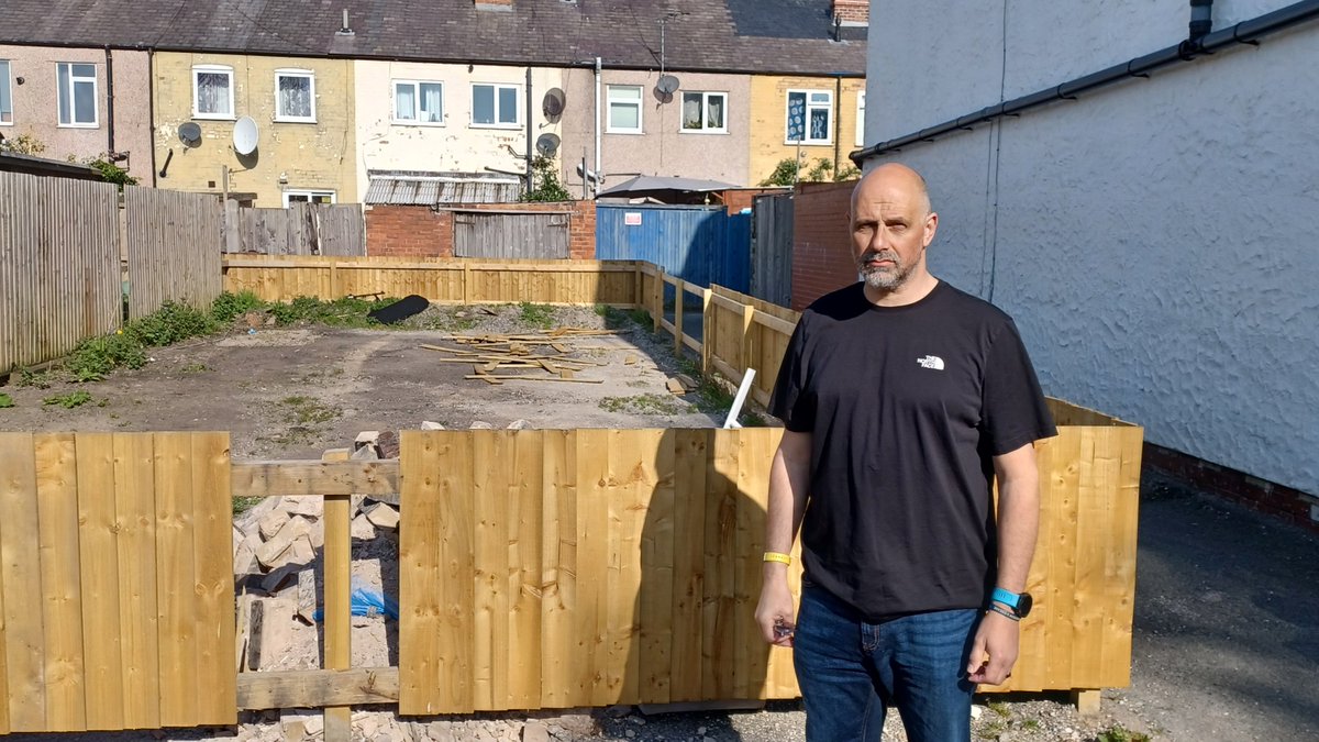 leaderlive's tweet image. Residents angry at unlicensed waste site blocking emergency access.

leaderlive.co.uk/news/26051311.…

#Flintshire #waste #Shotton #emergencyservices