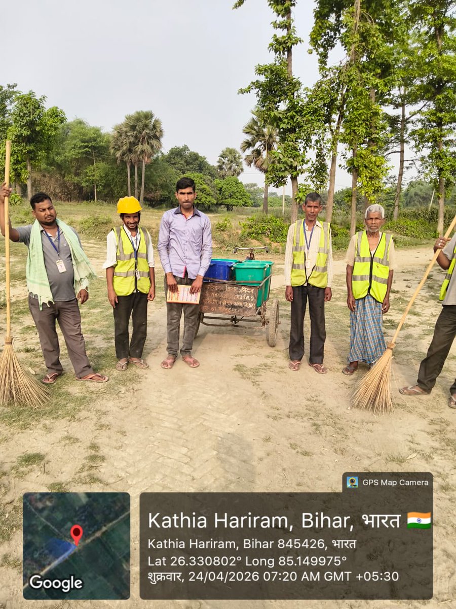 EcMotihari's tweet photo. #SBMG/#LSBA #SwachhGaonSamridhhGaon  #Block_Mehsi #GP_MohammadpurMajhaulia #SanitationWorkers carried out cleaning at #CommunityPlaces including the #PanchayatBhawan and other public areas,ensuring cleanliness,promoting hygiene awareness local residents effectively.
#SBMGramin https://t.co/V5rjvjyqCw