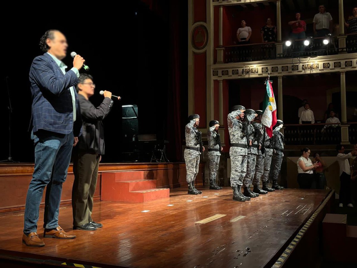 GN_MEXICO_'s tweet image. Como parte de las acciones de proximidad social, en #Colima, la escolta de Bandera de la #GuardiaNacional, participó en el “Concurso de Interpretación del Himno Nacional Mexicano”, en el Teatro Hidalgo en la capital del estado. Con estas acciones se fomenta el respeto a los