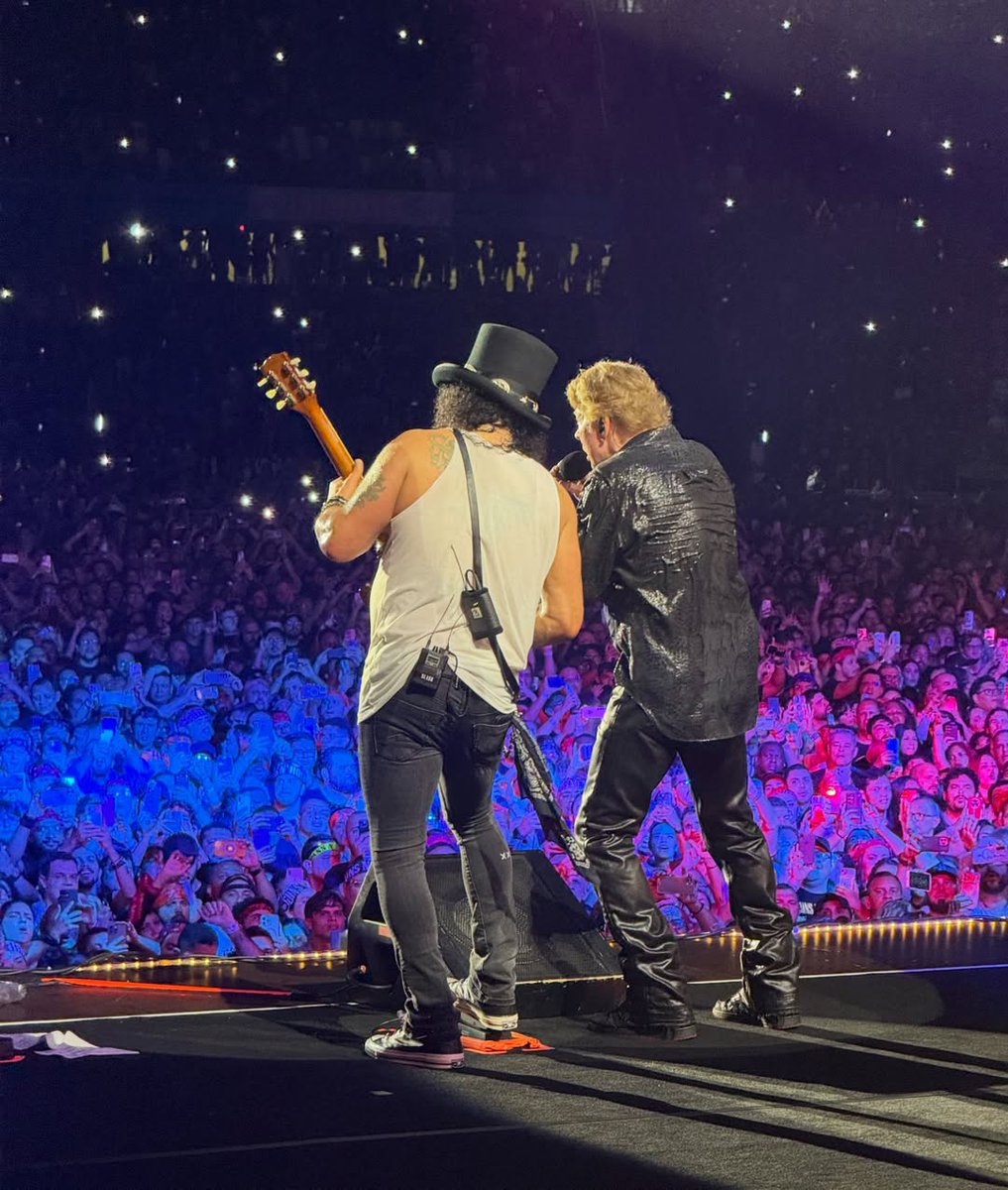 SlashNews1's tweet image. More pics from São Luís, Brazil - April 21
Ph: CJ Hammond, Bruno Lima, Vanessa Santos 

#Slash #DuffMcKagan #AxlRose #gnr #gunsnroses