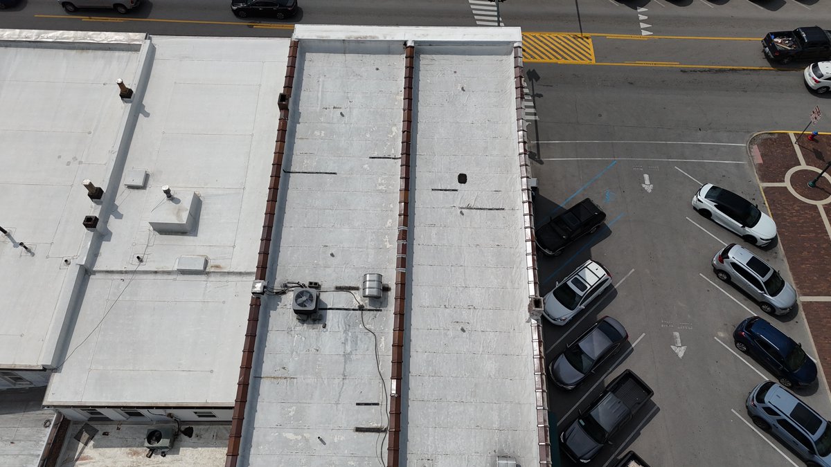 PickettsRoofing's tweet image. A roof issue can ripple through your entire operation if it's not handled properly. Our crew will step in with a clear process and a focus on efficiency. Keep your business running smoothly with Pickett's Roofing. 
 
#CommercialRoofing #RoofingServices #RoofingContractor