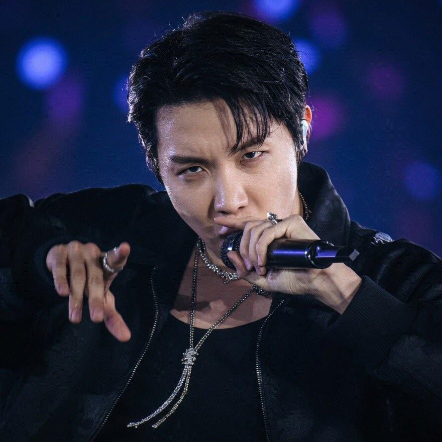 🗳️ Retweet + comment + follow <a href="/secawards/">SEC Awards</a>

I'm voting for #Spaghetti for #FeatInternacionaldoAno at the #SECAwards

I'm voting for #jhope as the #ArtistaMasculinoInternacionaldoAno at the #SECAwards

I'm voting for #jhope as the #ArtistaAsiaticodoAno at the #SECAwards