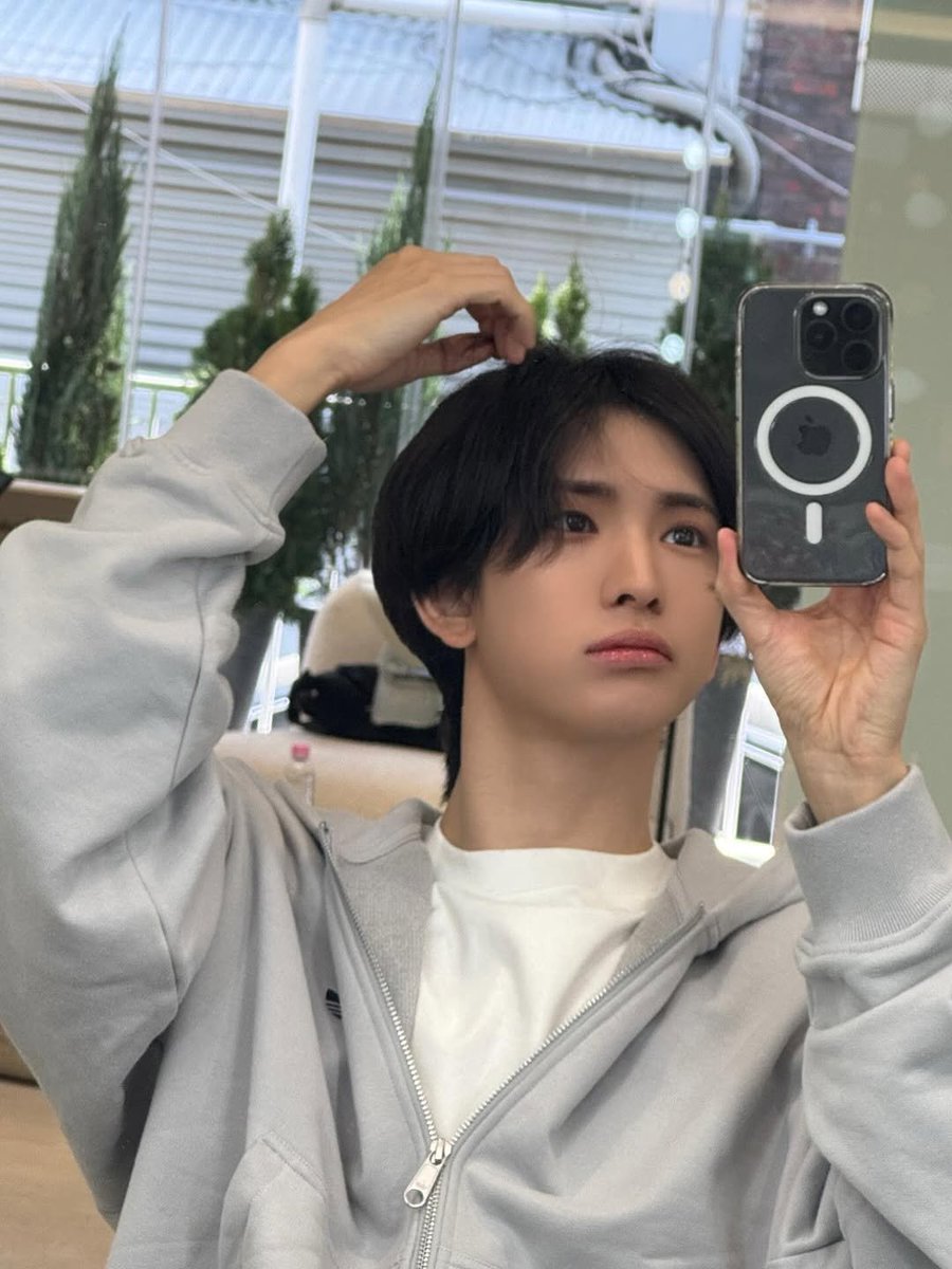 lew__S2's tweet image. 260424 @ euiwoong.lew 게시물 업로드
🌆
#템페스트 #TEMPEST #LEW #루 #이의웅