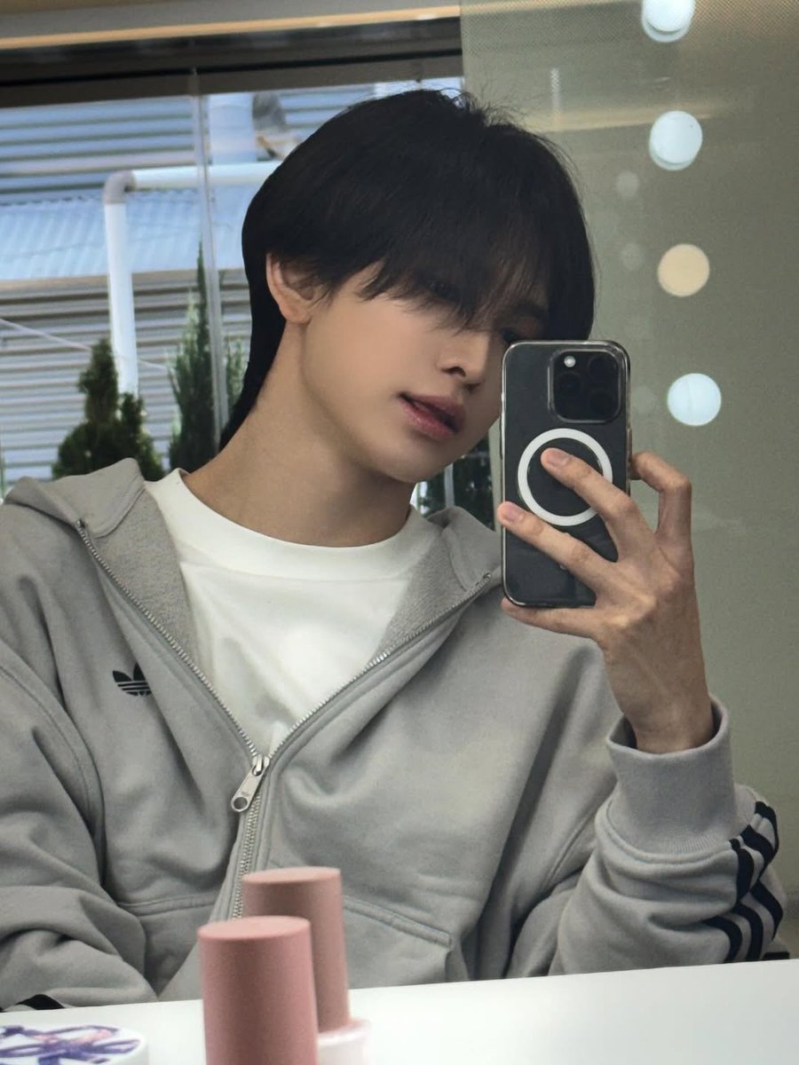 lew__S2's tweet image. 260424 @ euiwoong.lew 게시물 업로드
🌆
#템페스트 #TEMPEST #LEW #루 #이의웅