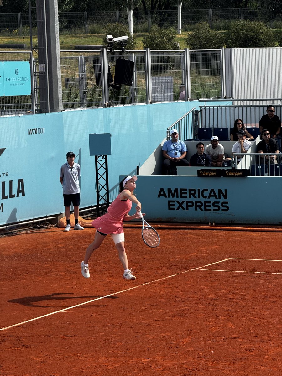 dagdeviren44's tweet photo. Sevgili Zeynep Sönmez , Madrid turnuvasında 3. Tura yükseldi. Bugün ki maç zorladı ama emin adımlarla ilerliyor. @WTA @MutuaOpenMadrid #zeynepsönmez https://t.co/qGdKhBNxW0